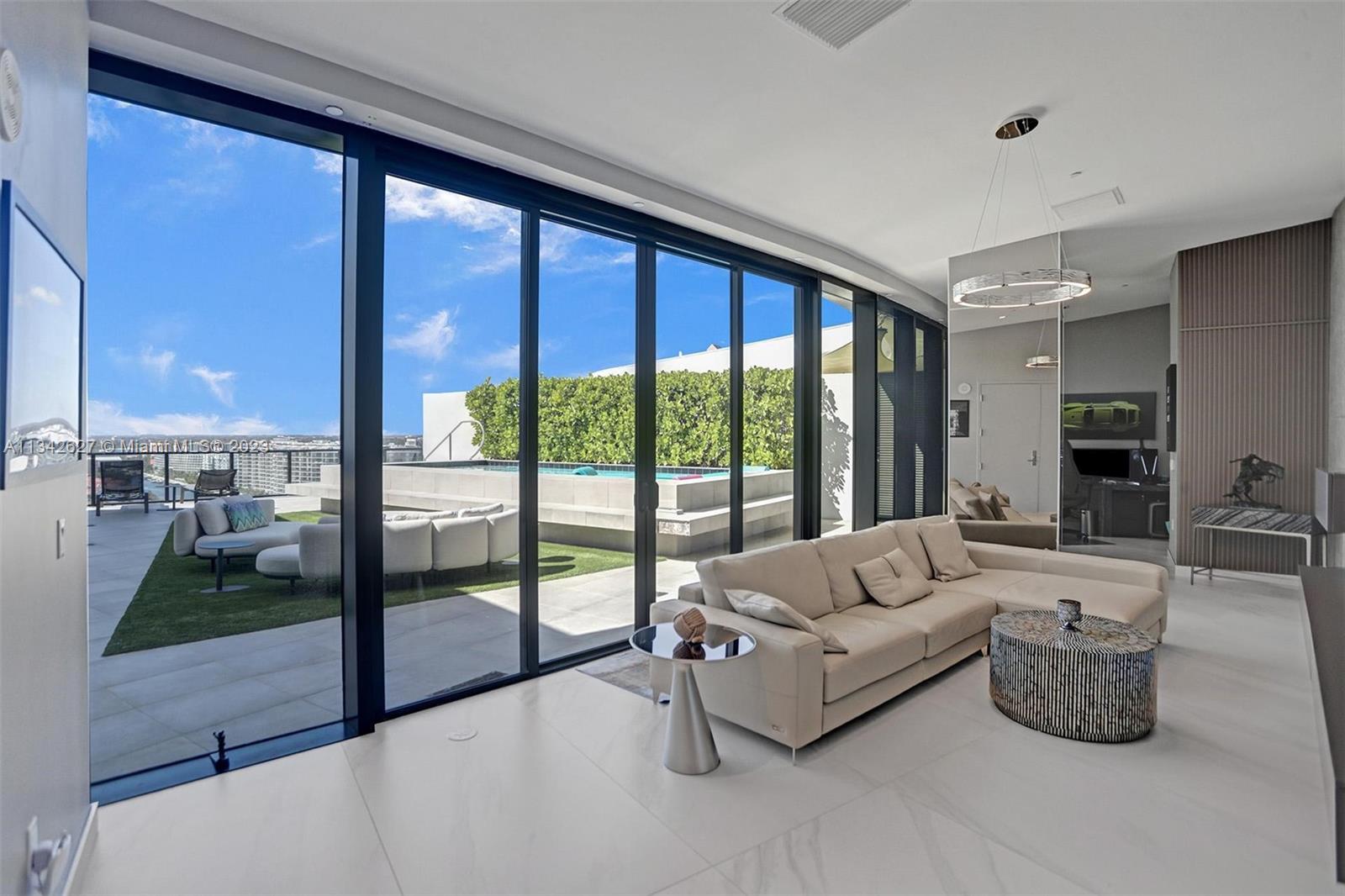 PRIVE CONDO - Residential