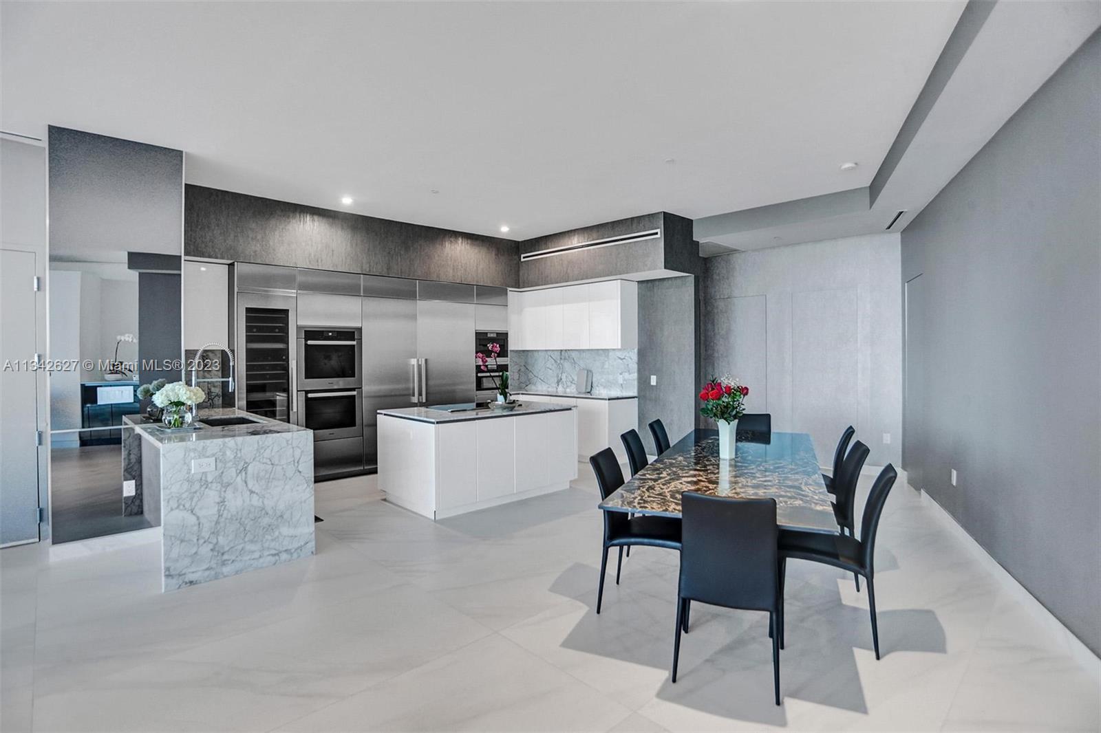PRIVE CONDO - Residential