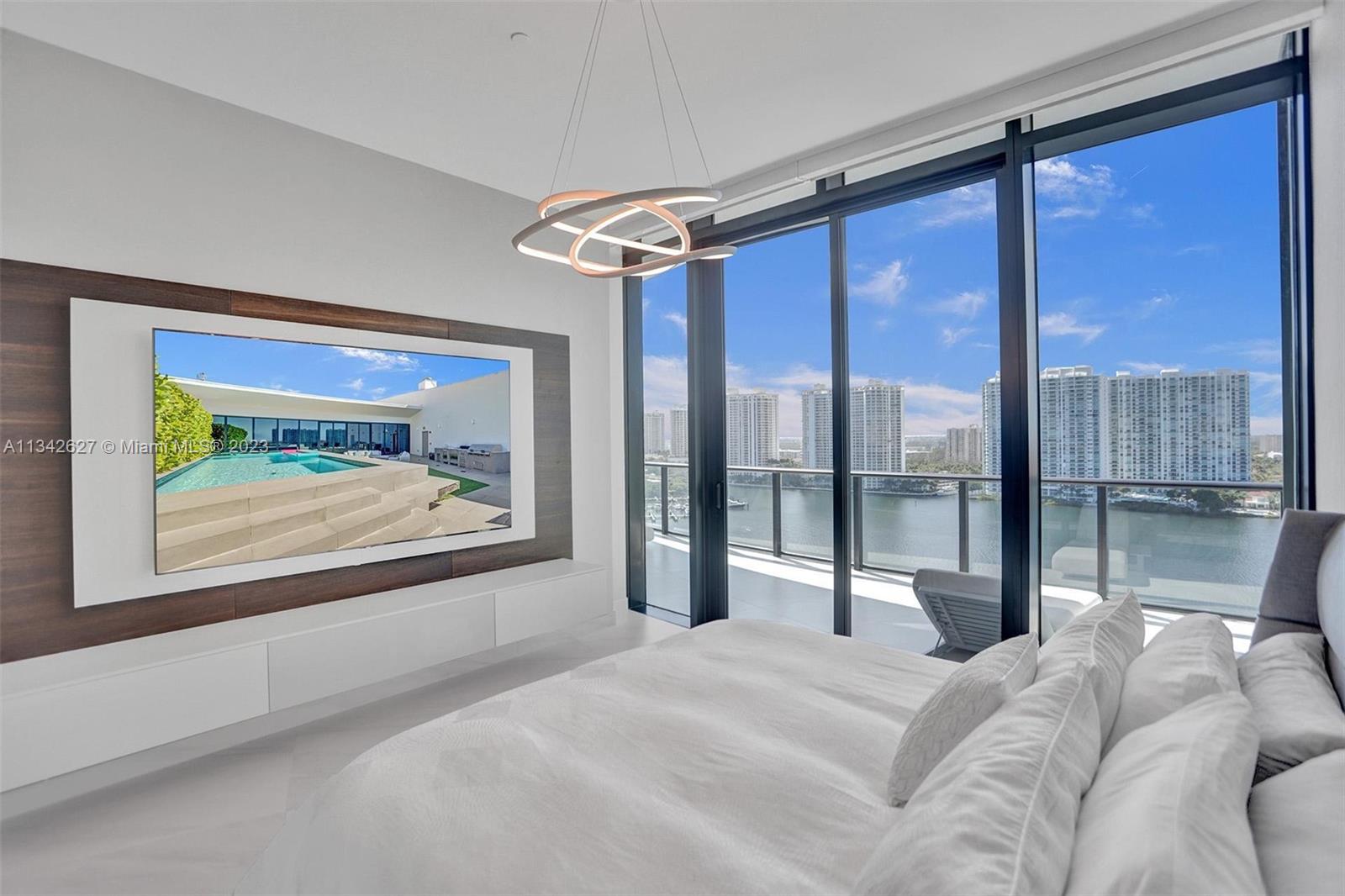 PRIVE CONDO - Residential