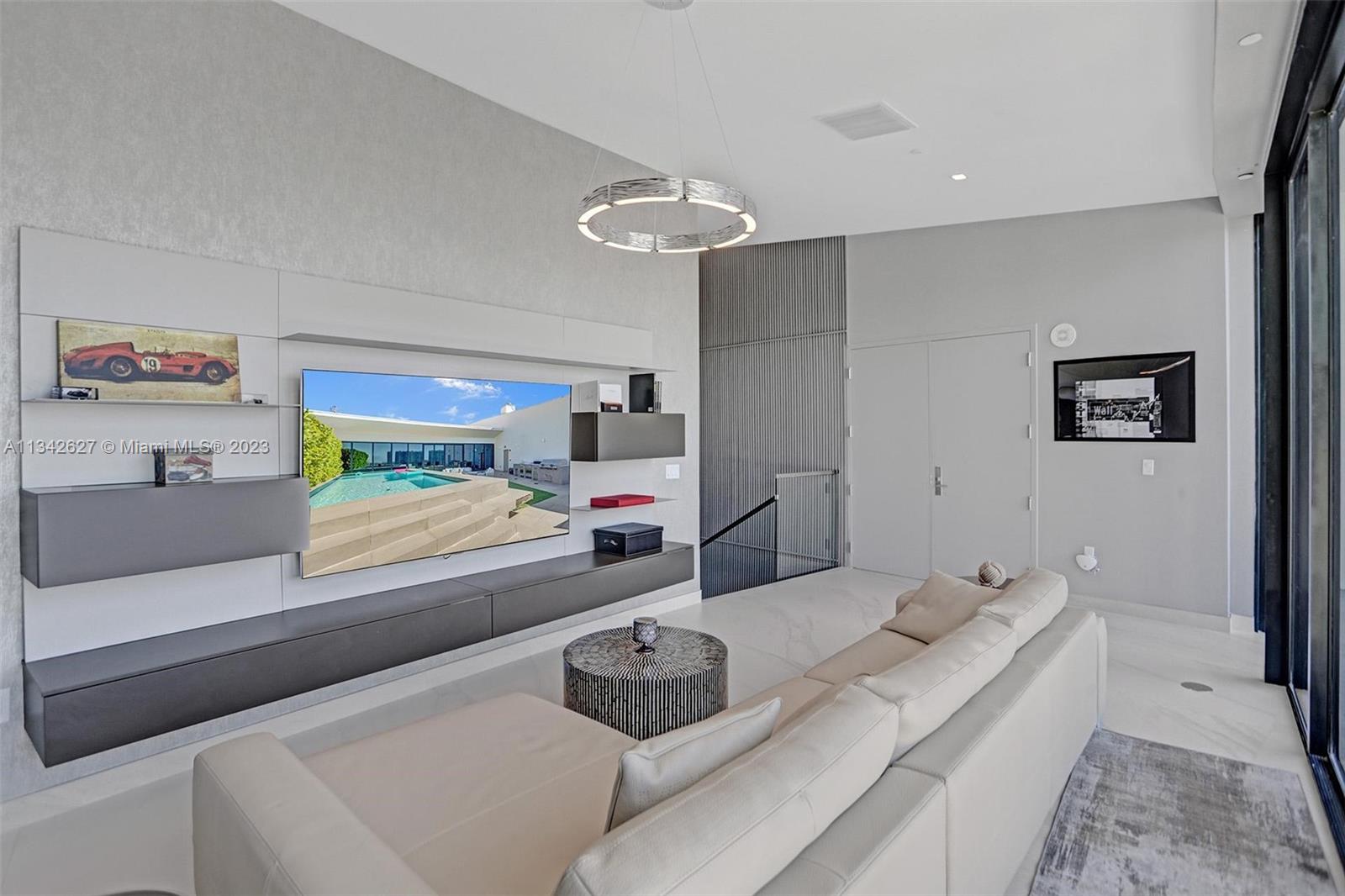 PRIVE CONDO - Residential