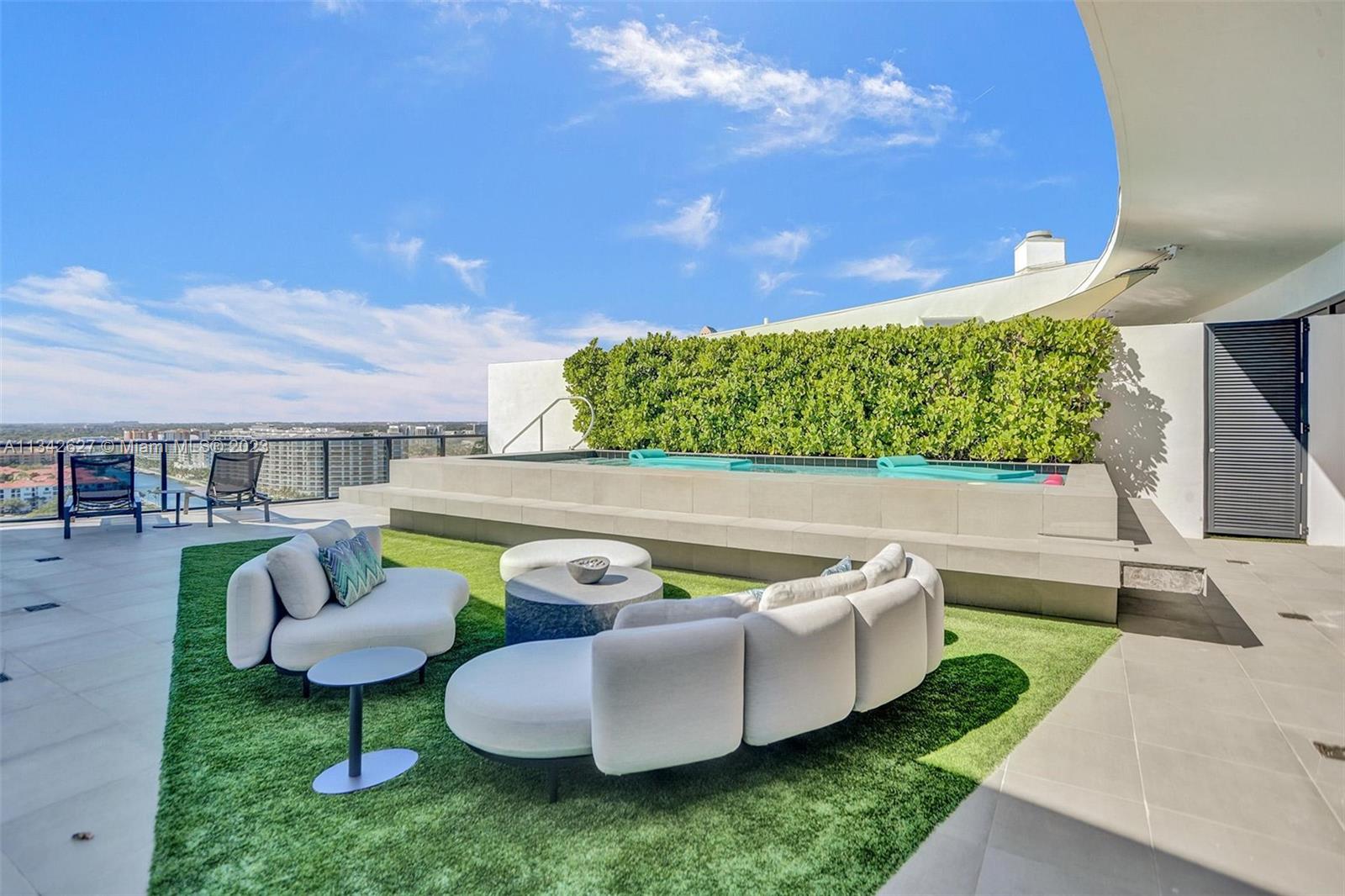 PRIVE CONDO - Residential