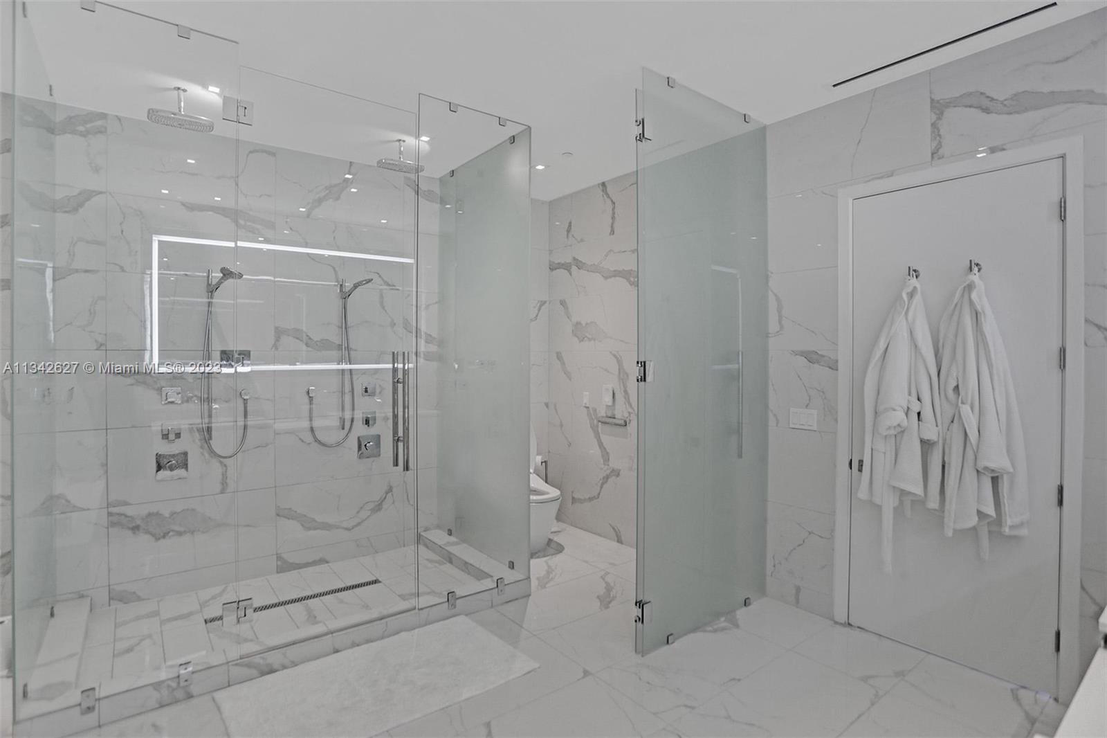 PRIVE CONDO - Residential