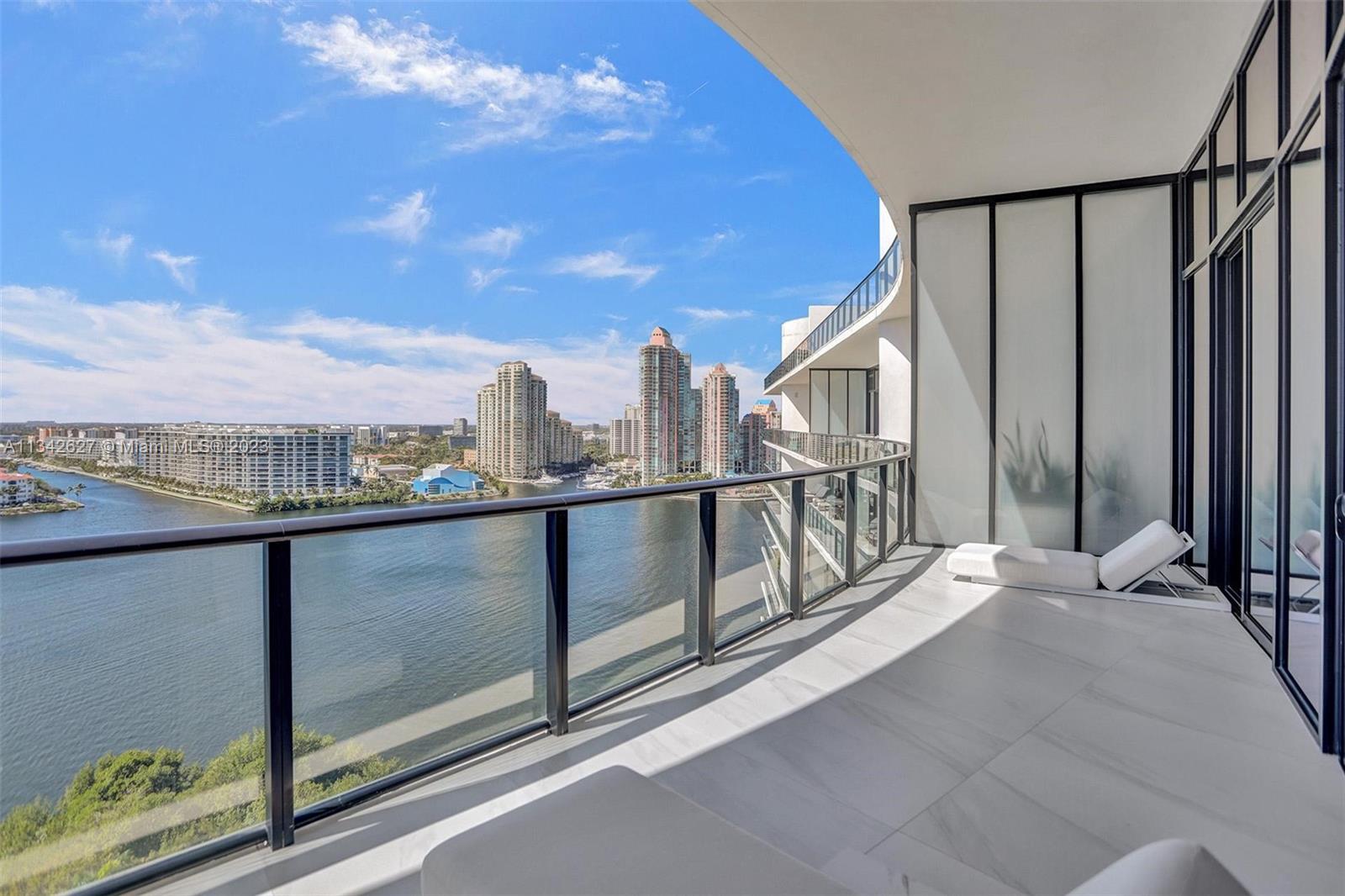 PRIVE CONDO - Residential