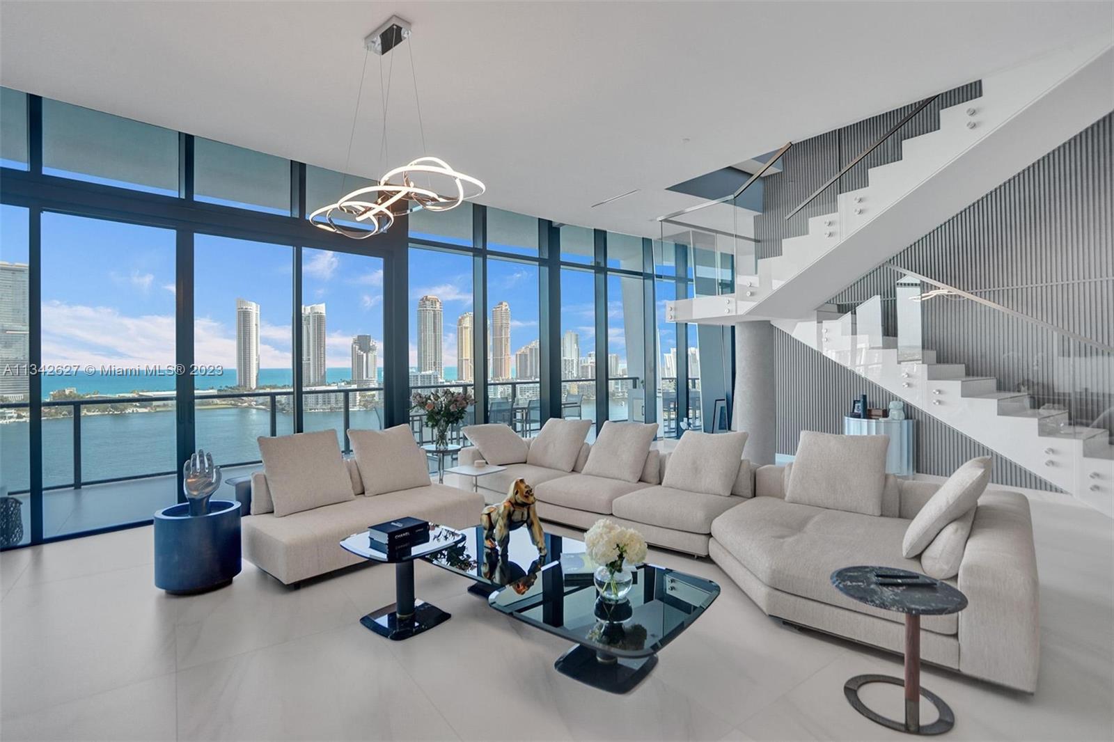 PRIVE CONDO - Residential