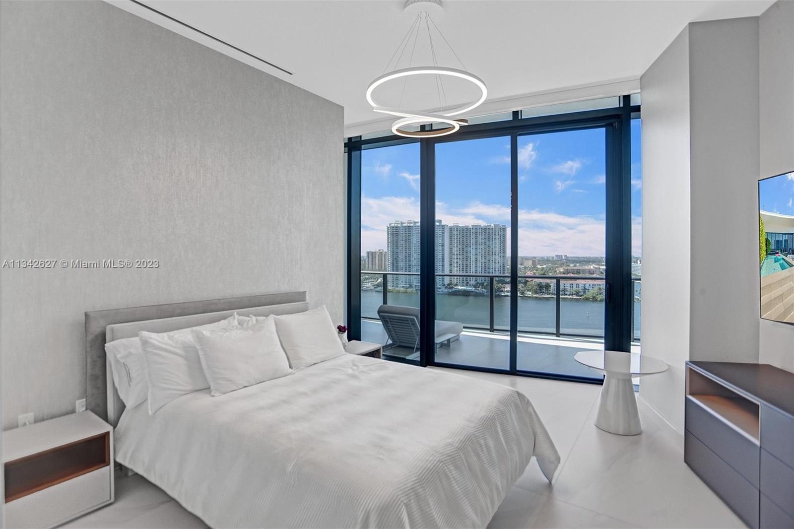 PRIVE CONDO - Residential