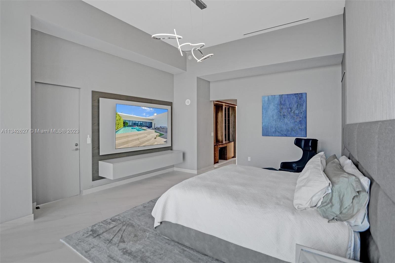 PRIVE CONDO - Residential