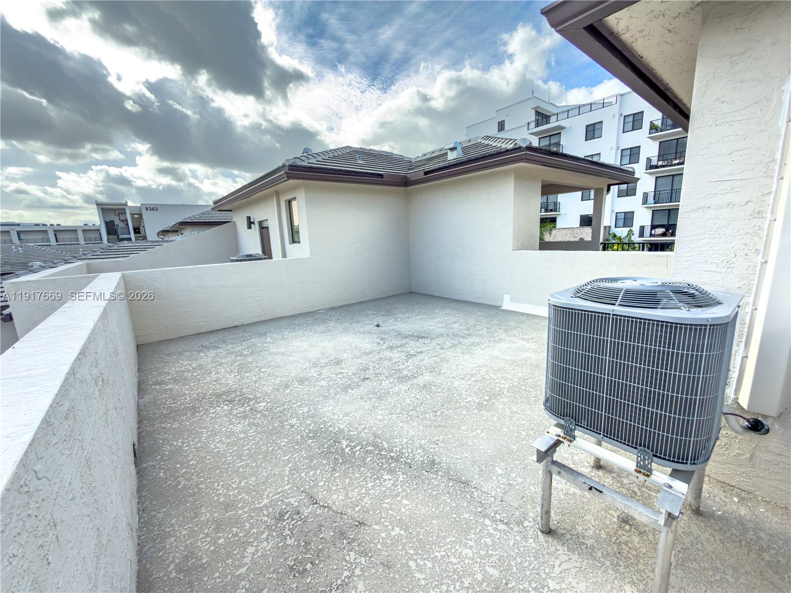 DOWNTOWN DORAL SOUTH PHAS - Residential