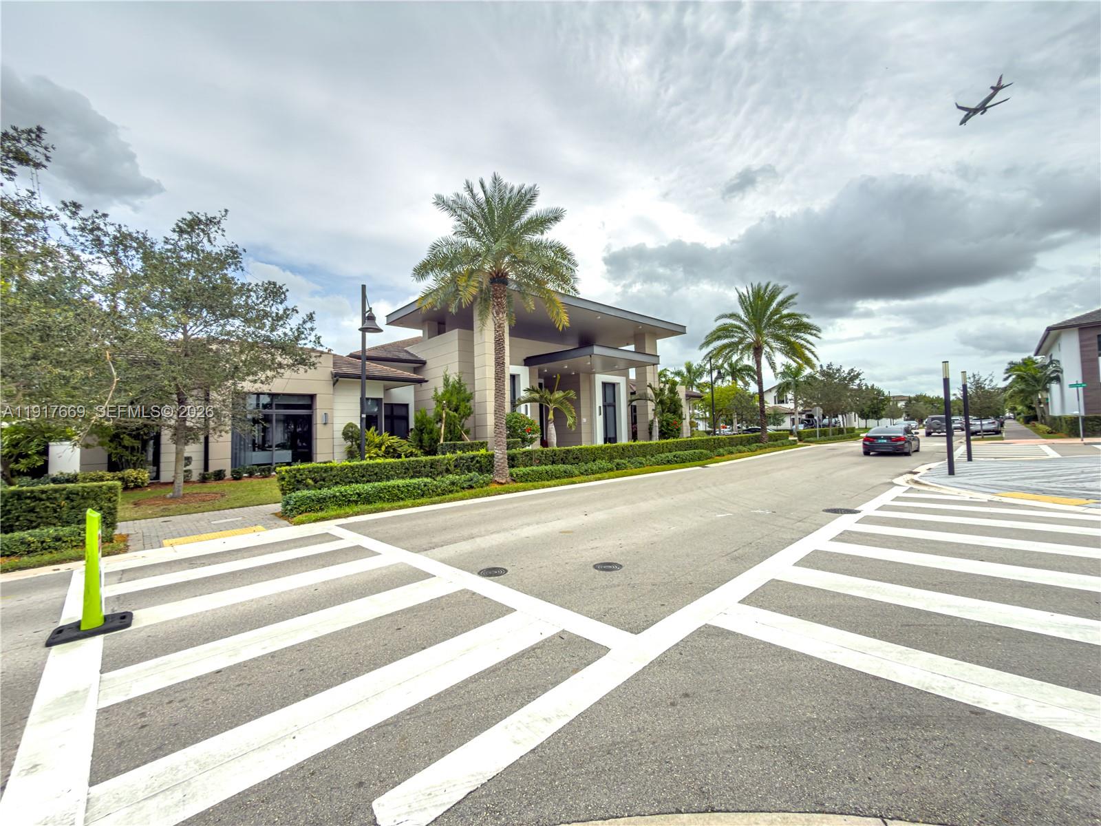 DOWNTOWN DORAL SOUTH PHAS - Residential