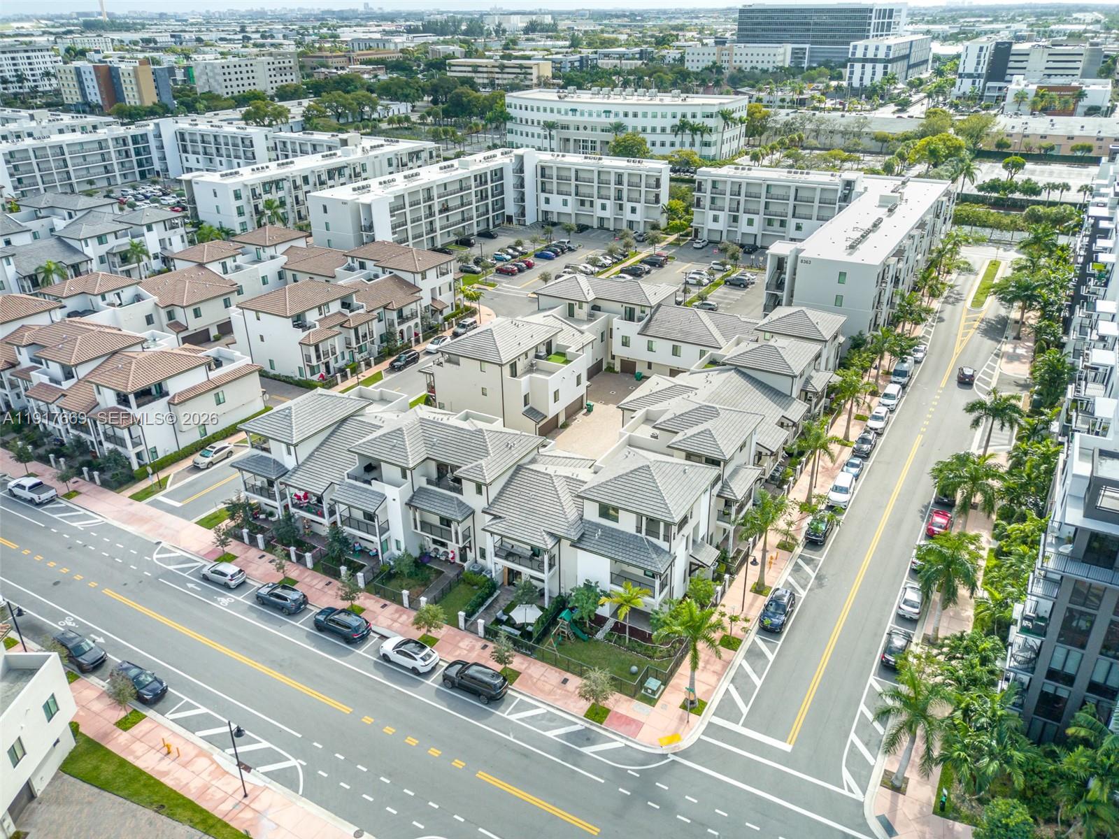DOWNTOWN DORAL SOUTH PHAS - Residential