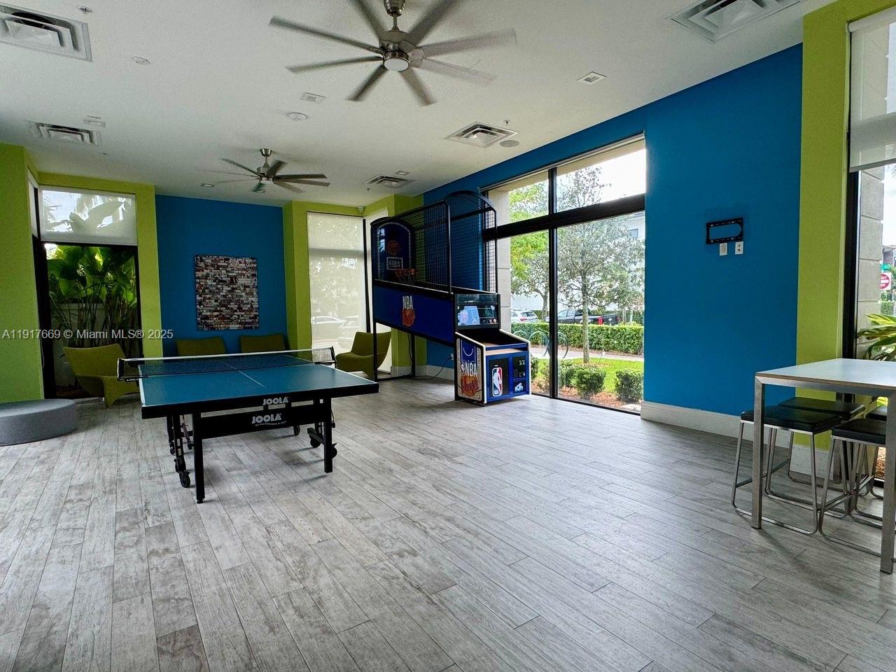 DOWNTOWN DORAL SOUTH PHAS - Residential