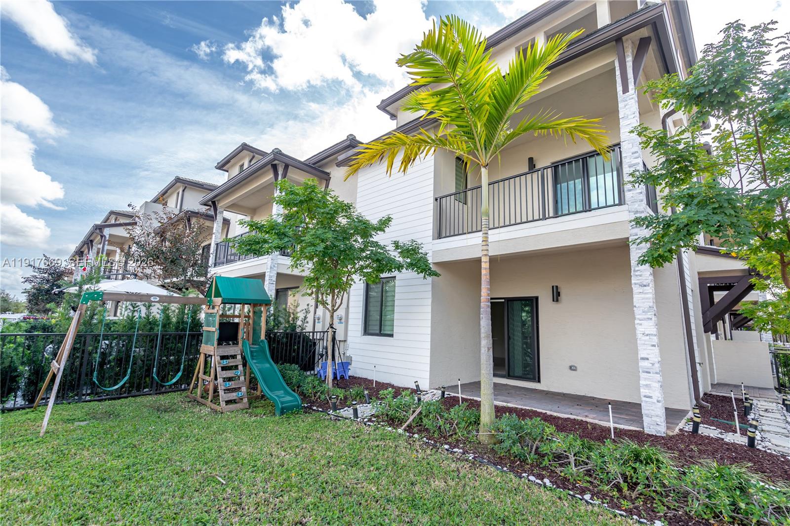 DOWNTOWN DORAL SOUTH PHAS - Residential