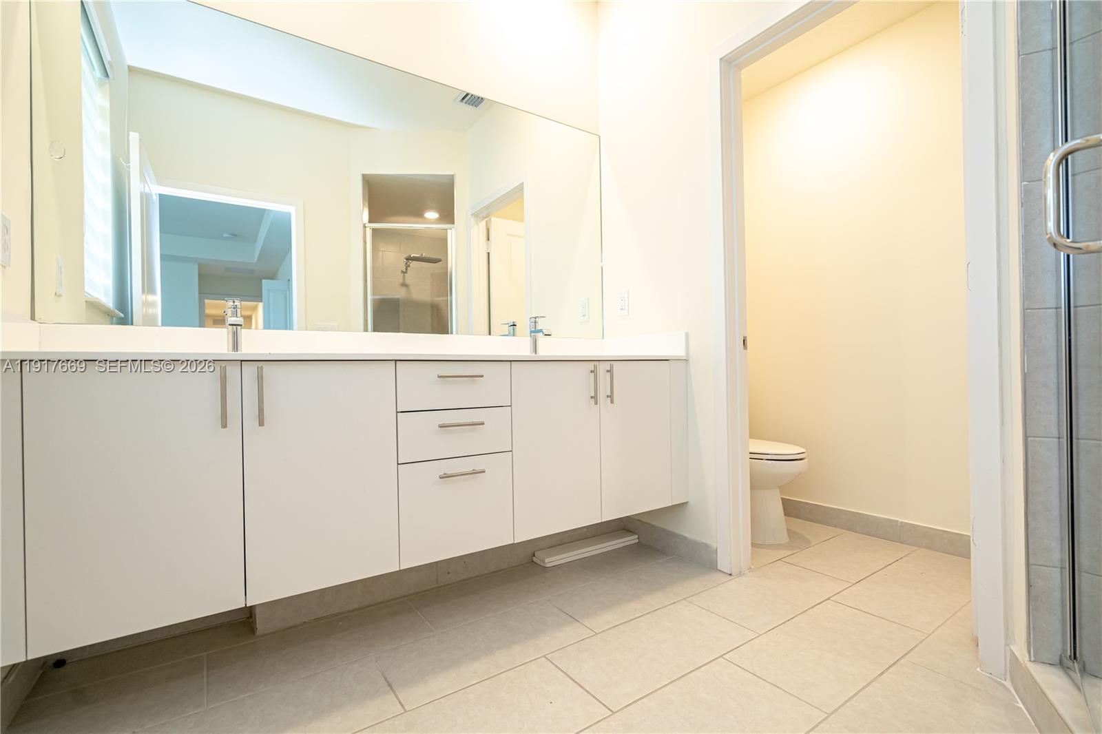 DOWNTOWN DORAL SOUTH PHAS - Residential