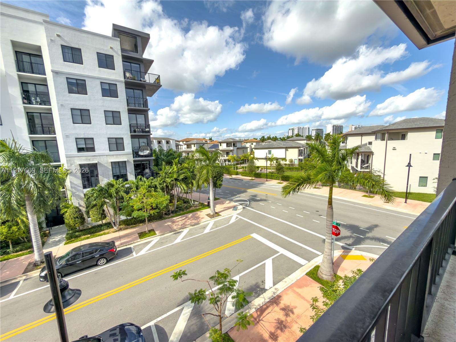 DOWNTOWN DORAL SOUTH PHAS - Residential