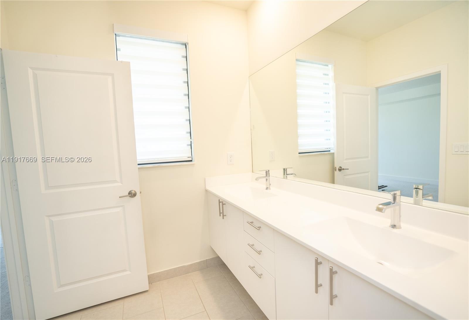 DOWNTOWN DORAL SOUTH PHAS - Residential