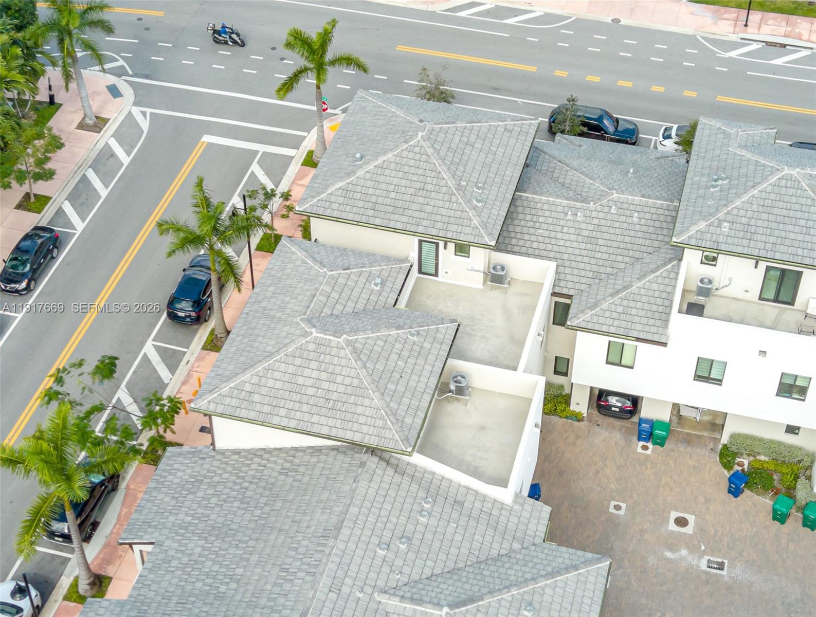DOWNTOWN DORAL SOUTH PHAS - Residential