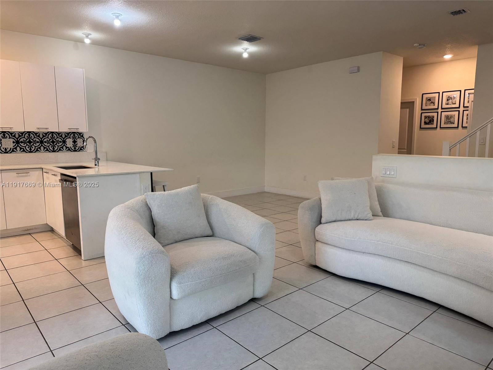 DOWNTOWN DORAL SOUTH PHAS - Residential