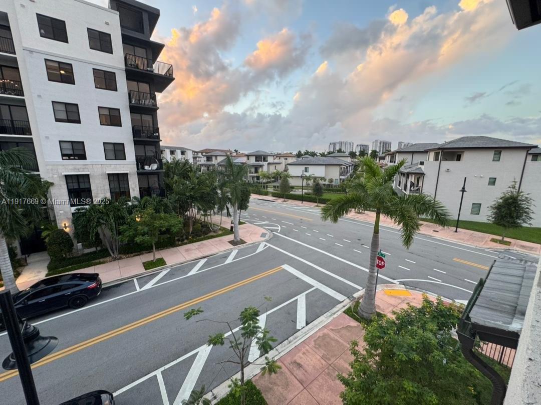 DOWNTOWN DORAL SOUTH PHAS - Residential