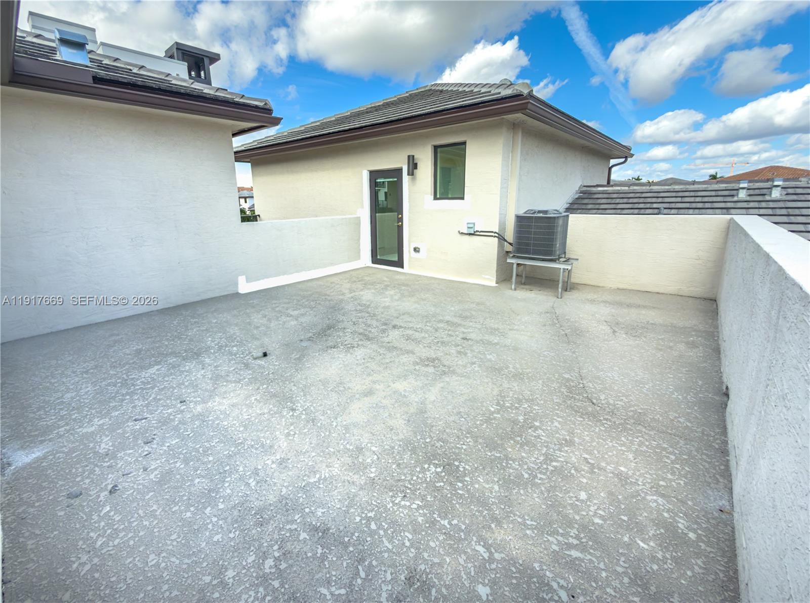 DOWNTOWN DORAL SOUTH PHAS - Residential