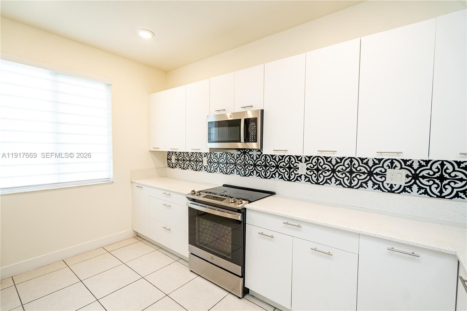 DOWNTOWN DORAL SOUTH PHAS - Residential