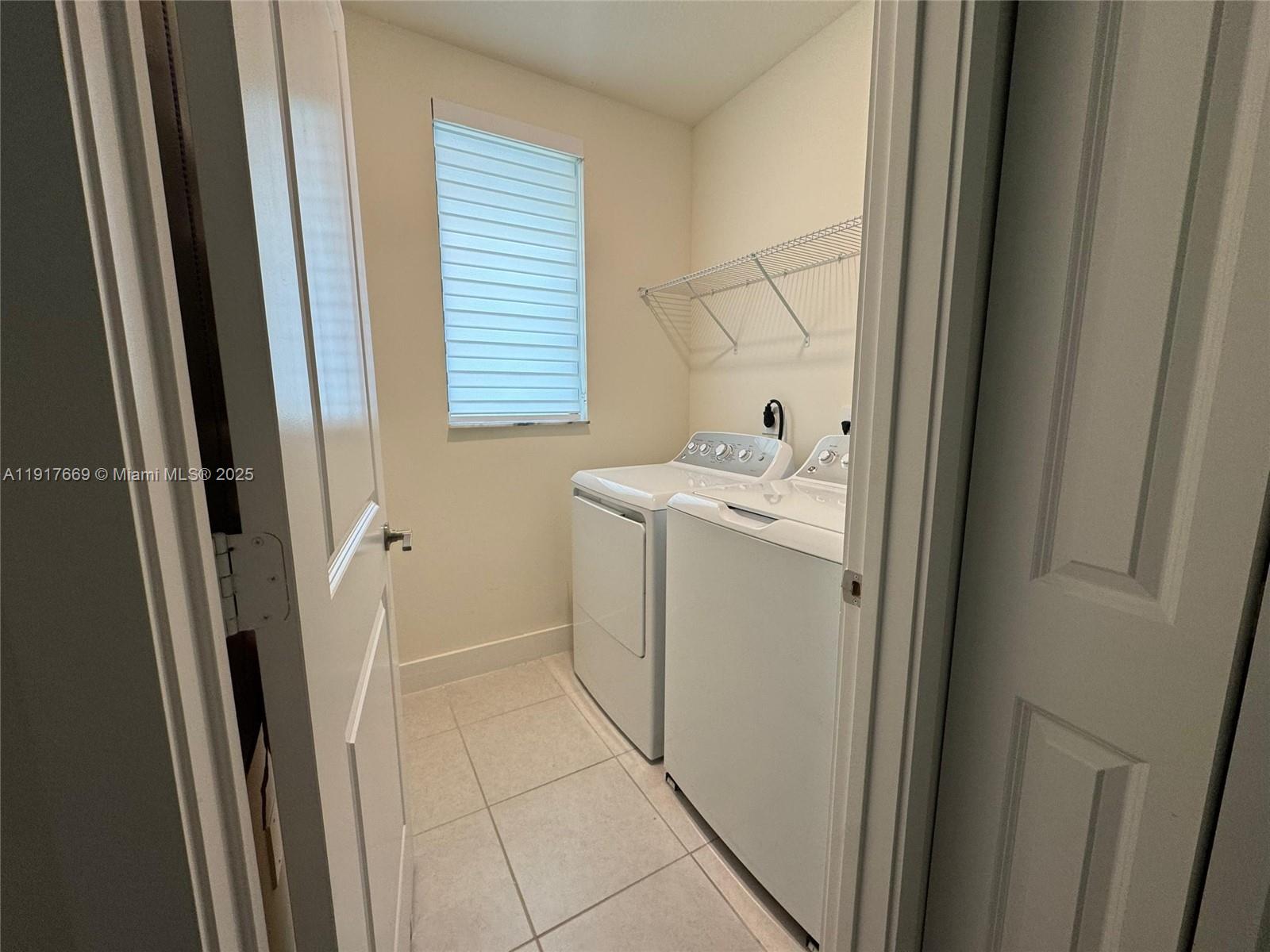 DOWNTOWN DORAL SOUTH PHAS - Residential