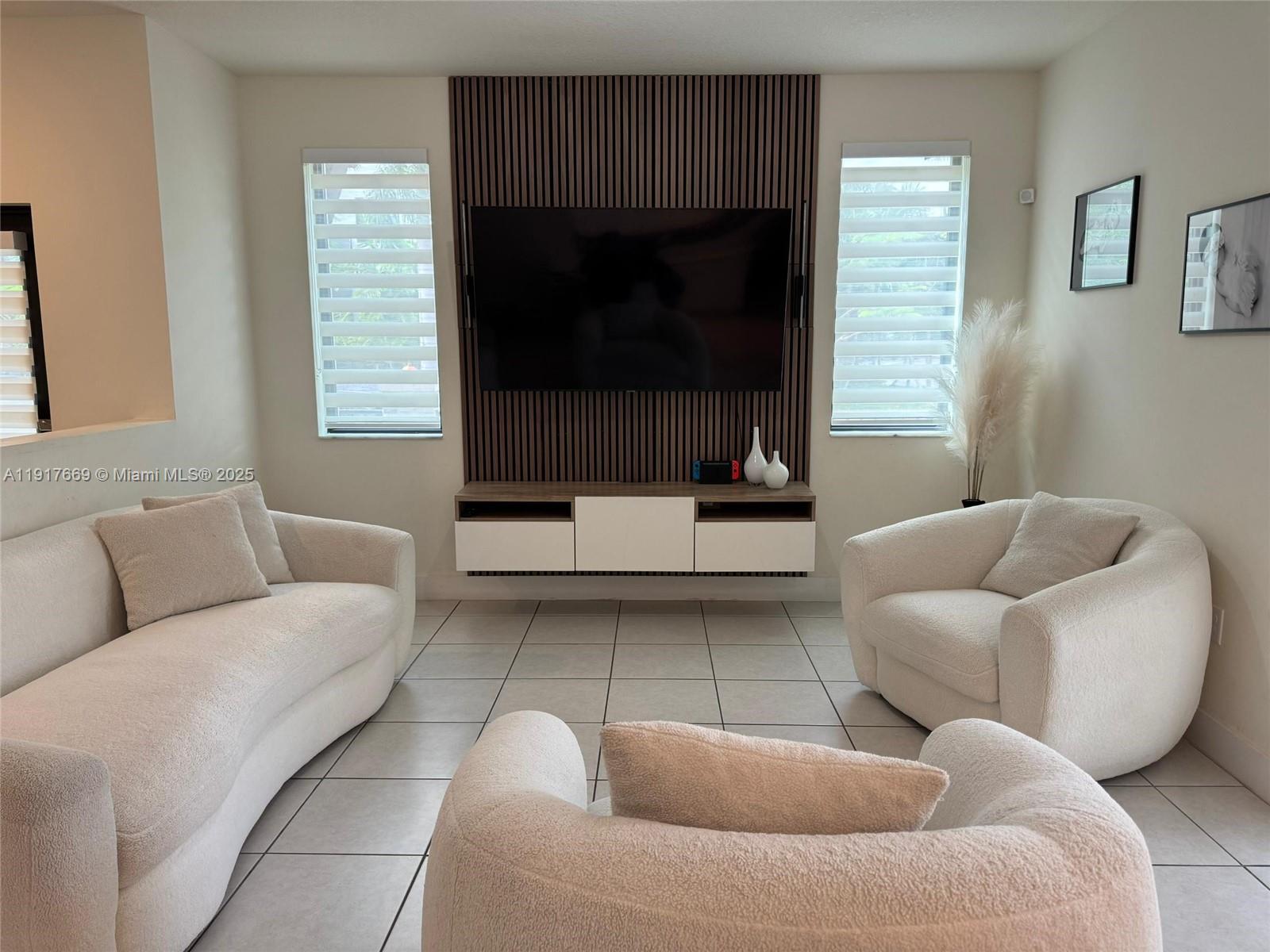 DOWNTOWN DORAL SOUTH PHAS - Residential