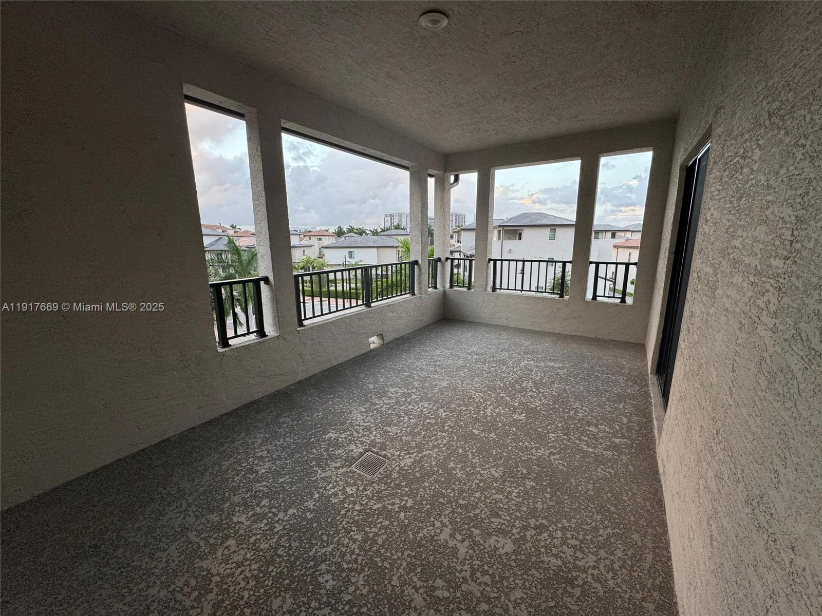 DOWNTOWN DORAL SOUTH PHAS - Residential