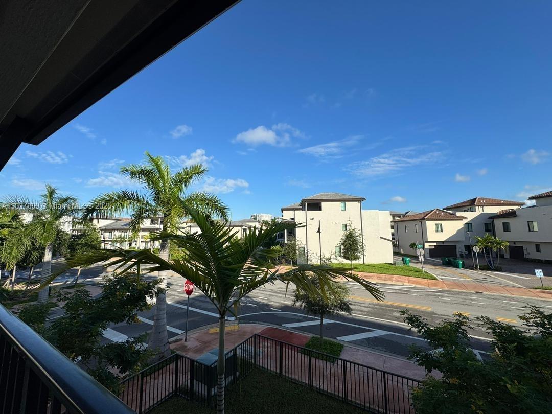 DOWNTOWN DORAL SOUTH PHAS - Residential