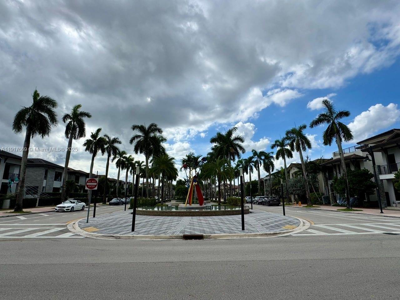 DOWNTOWN DORAL SOUTH PHAS - Residential