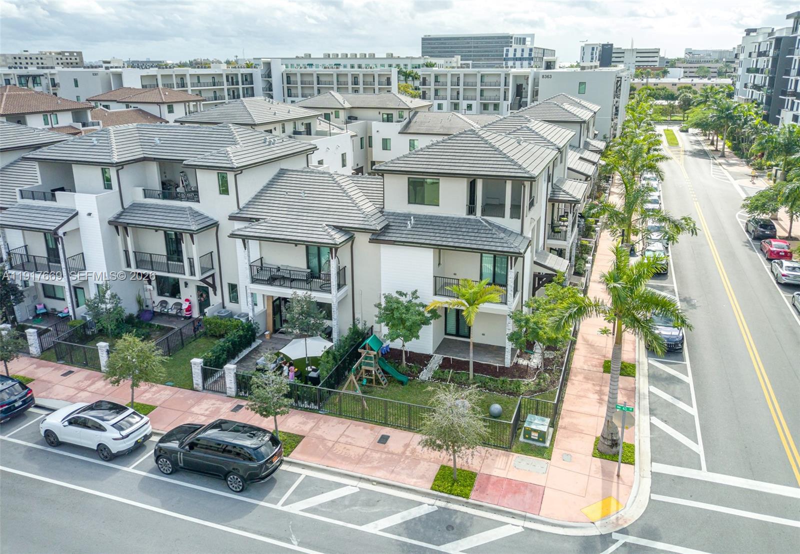 DOWNTOWN DORAL SOUTH PHAS - Residential