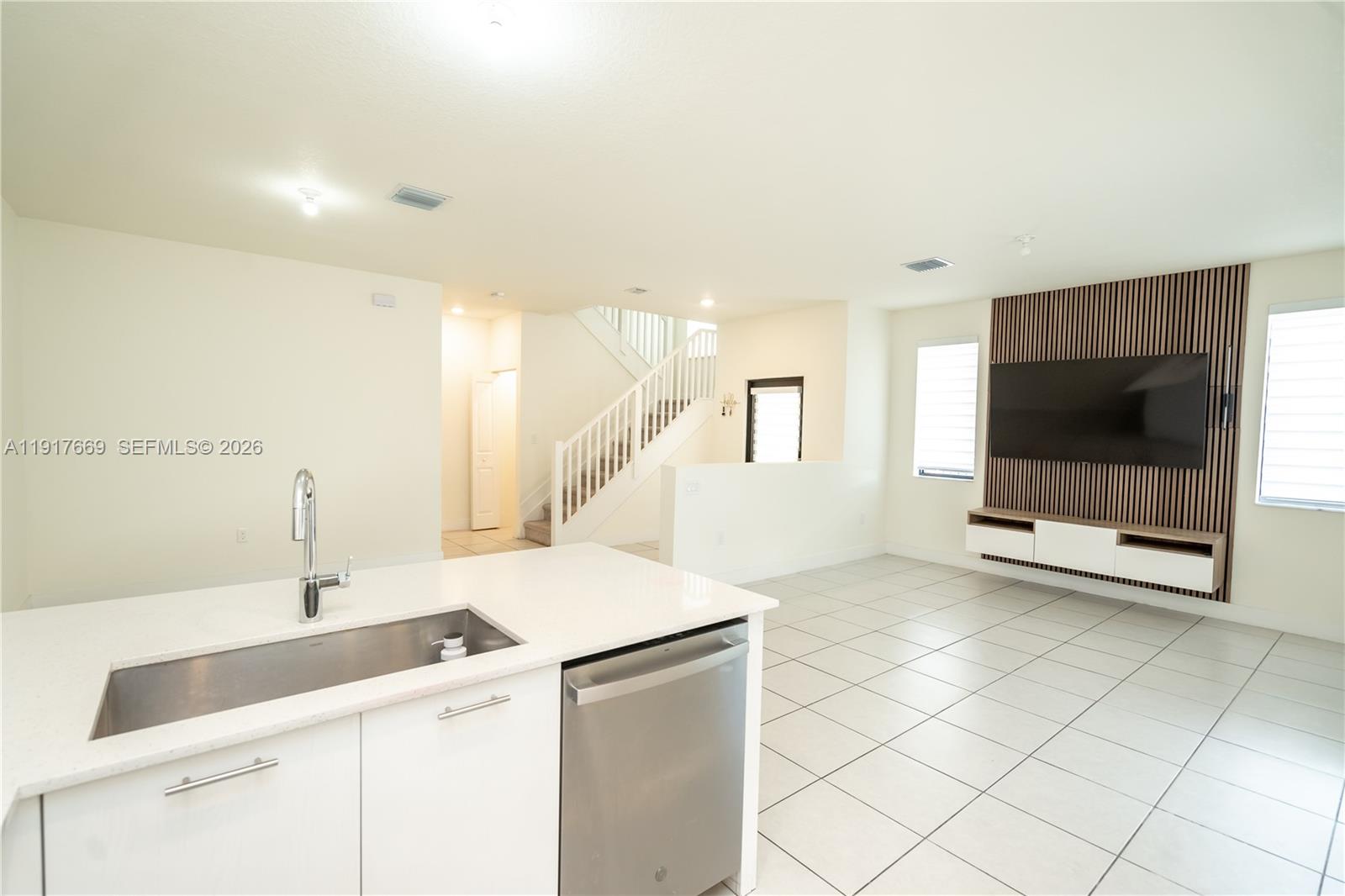 DOWNTOWN DORAL SOUTH PHAS - Residential