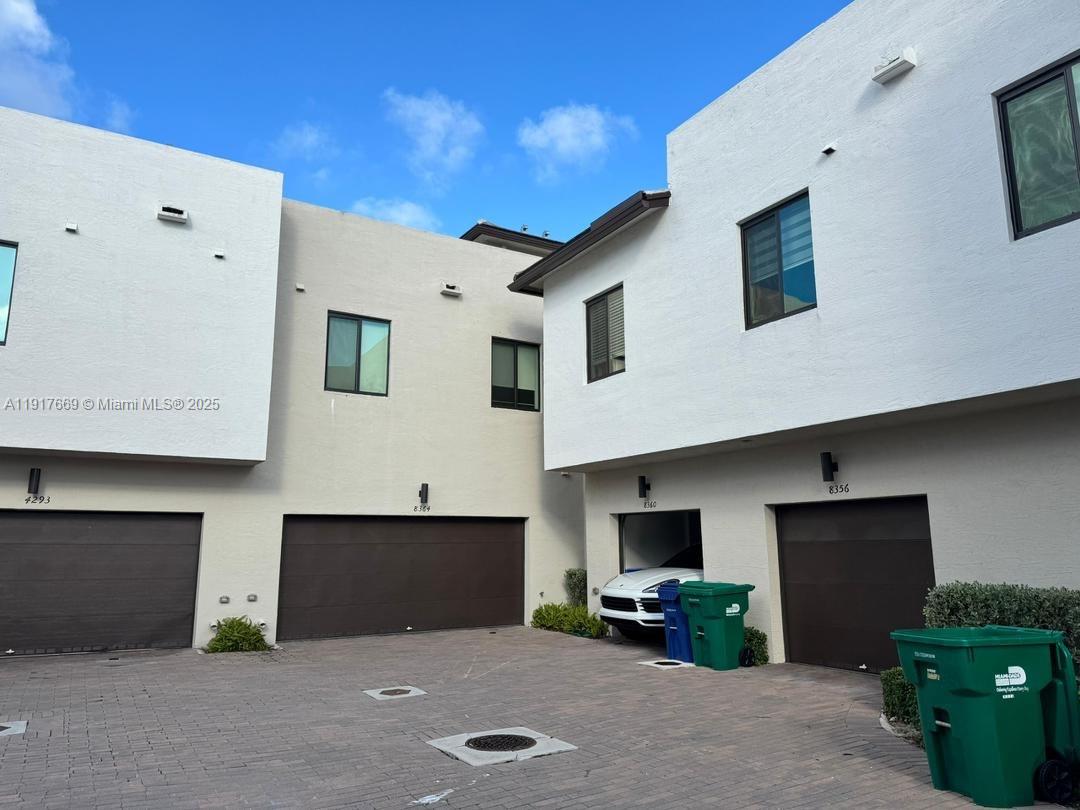 DOWNTOWN DORAL SOUTH PHAS - Residential