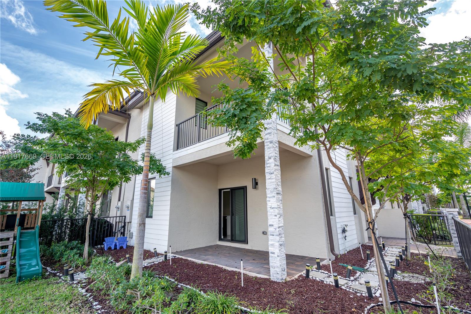 DOWNTOWN DORAL SOUTH PHAS - Residential