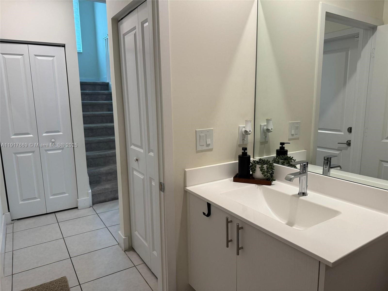 DOWNTOWN DORAL SOUTH PHAS - Residential