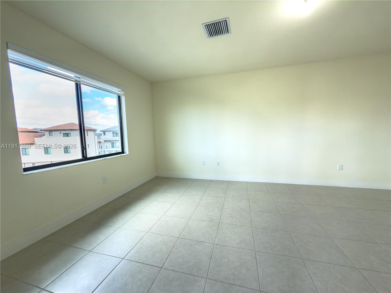 DOWNTOWN DORAL SOUTH PHAS - Residential