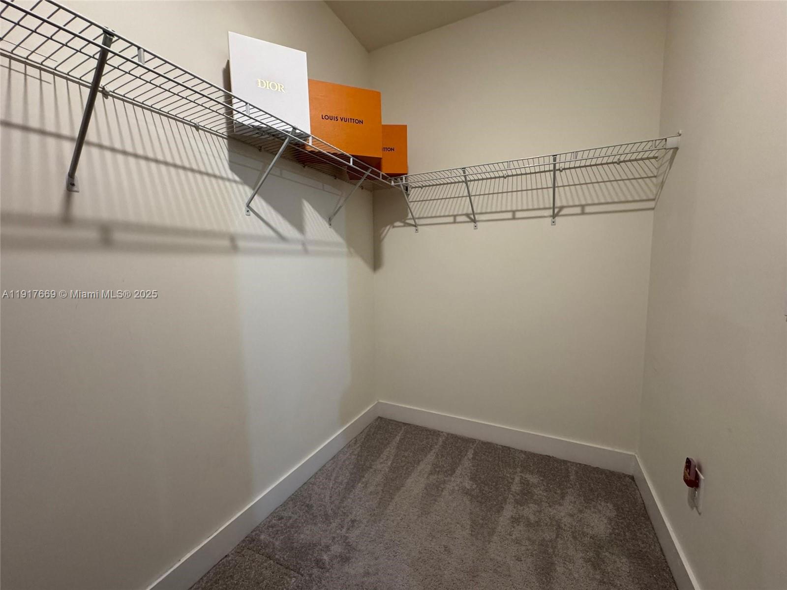 DOWNTOWN DORAL SOUTH PHAS - Residential