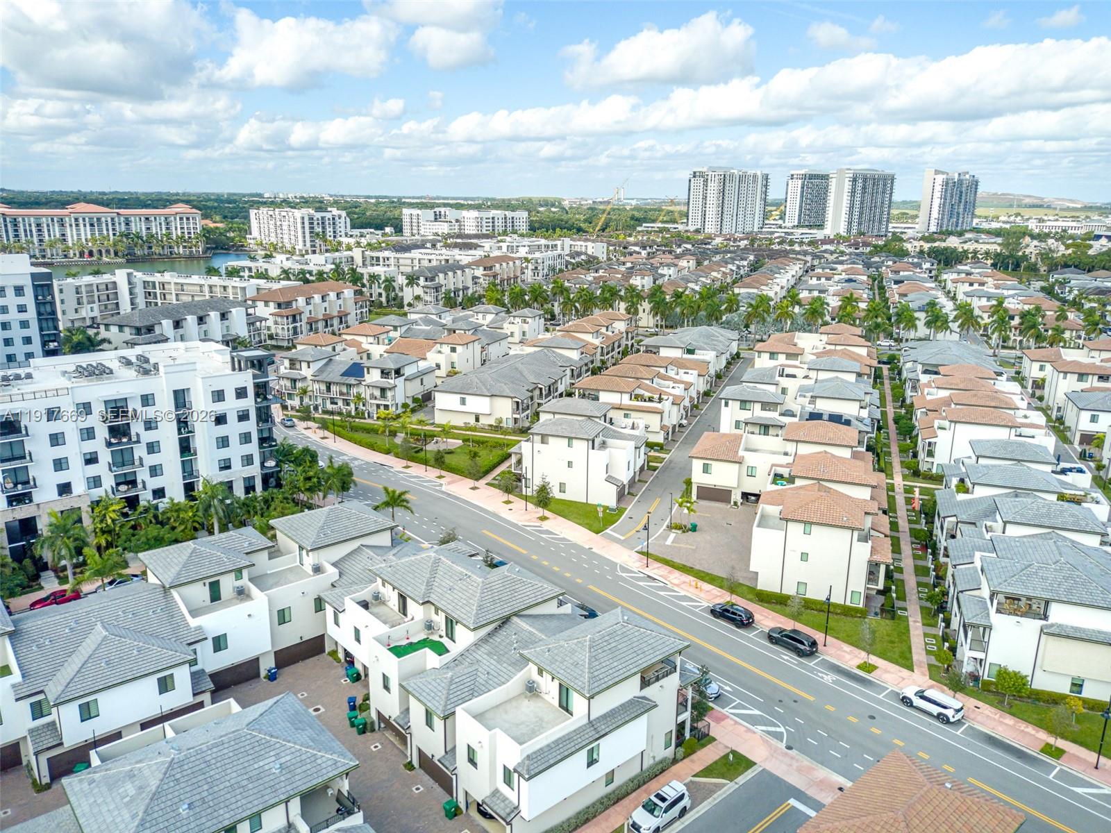 DOWNTOWN DORAL SOUTH PHAS - Residential