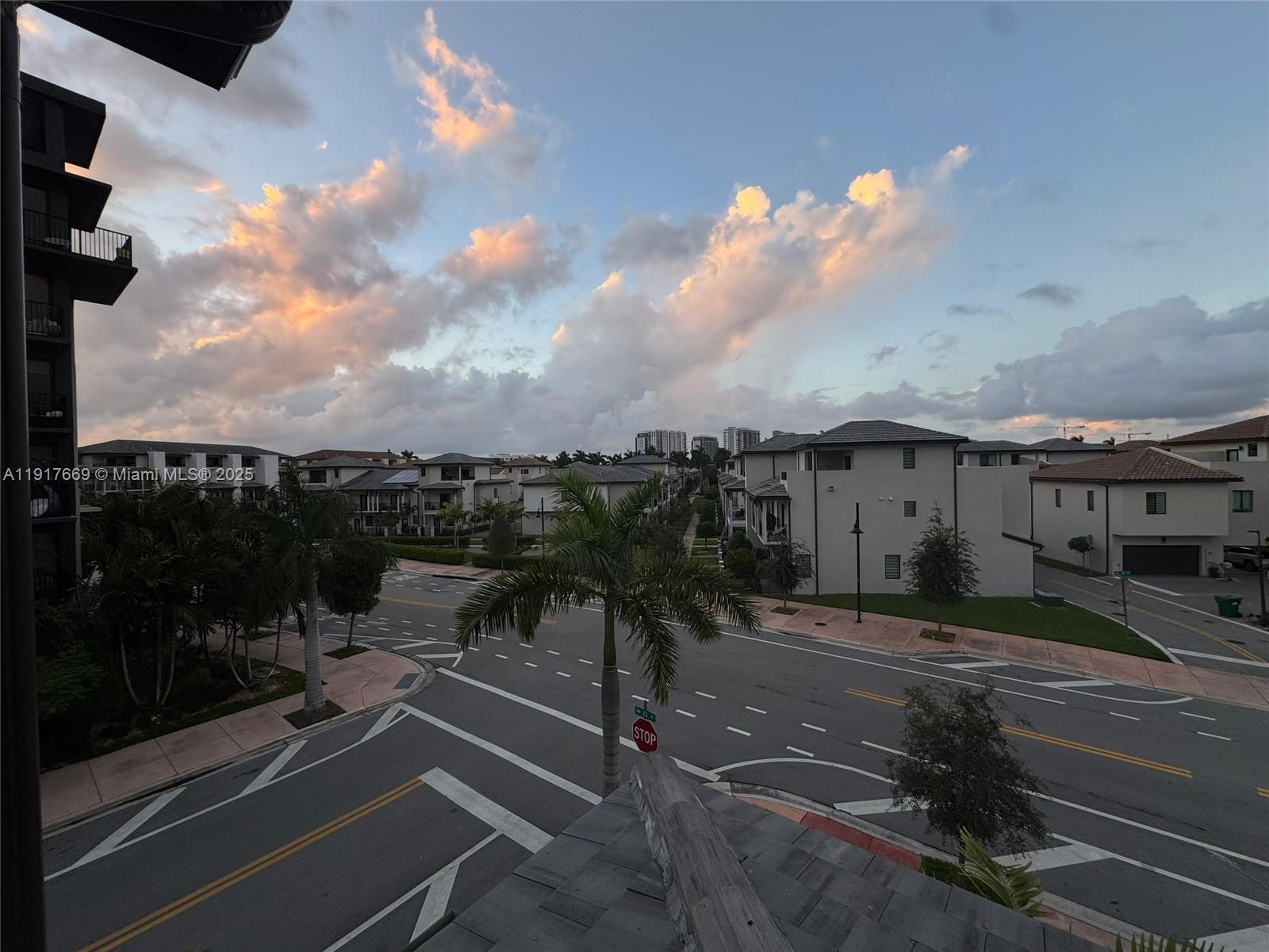 DOWNTOWN DORAL SOUTH PHAS - Residential