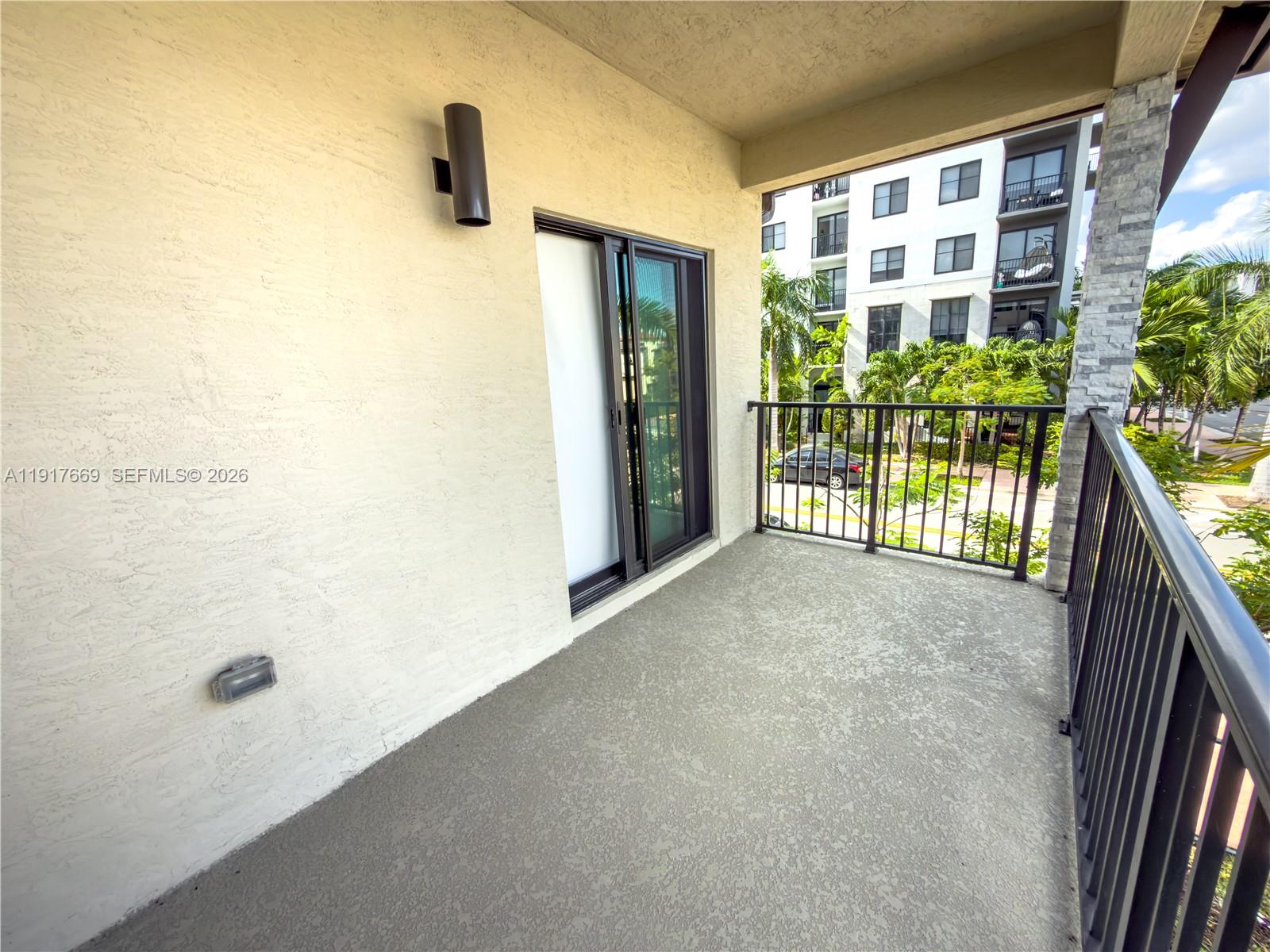 DOWNTOWN DORAL SOUTH PHAS - Residential