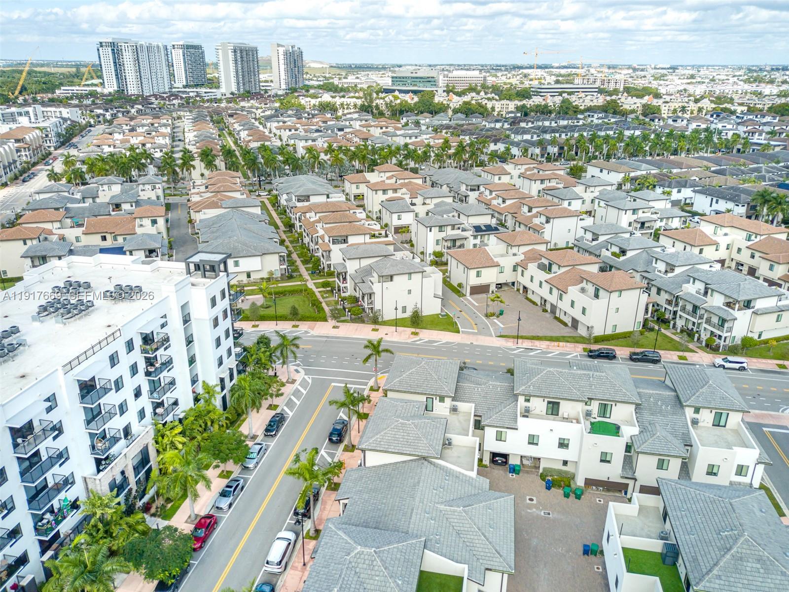 DOWNTOWN DORAL SOUTH PHAS - Residential