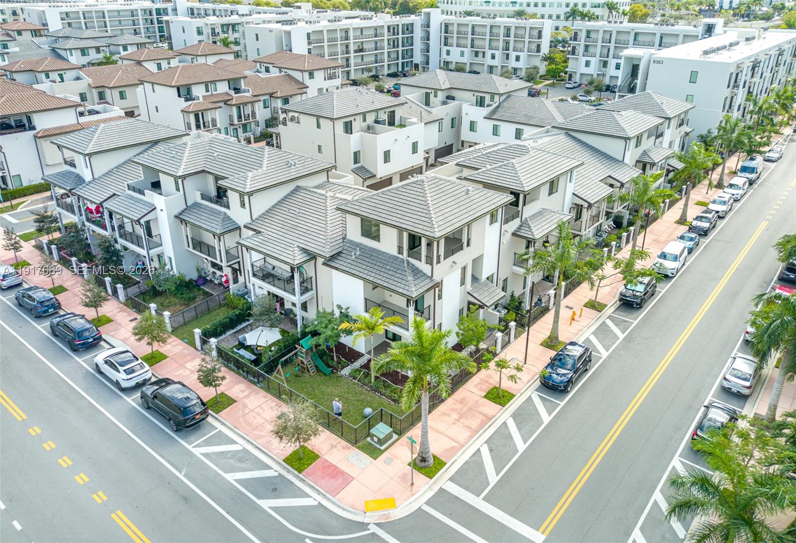 DOWNTOWN DORAL SOUTH PHAS - Residential