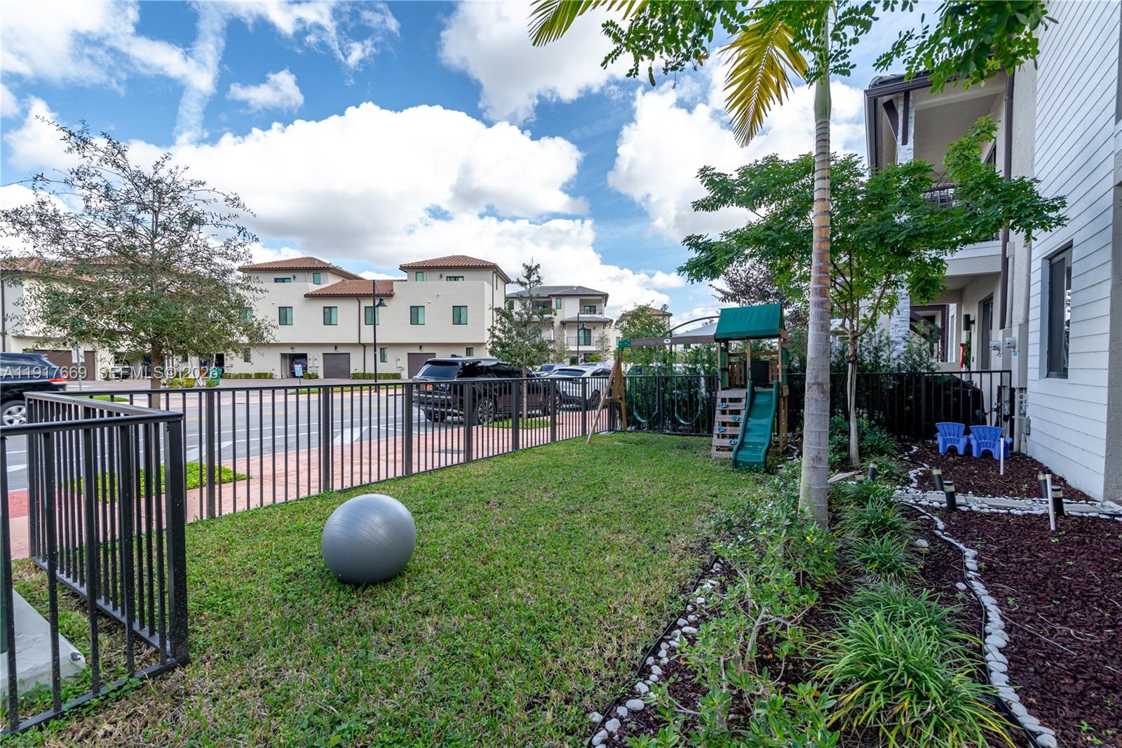 DOWNTOWN DORAL SOUTH PHAS - Residential