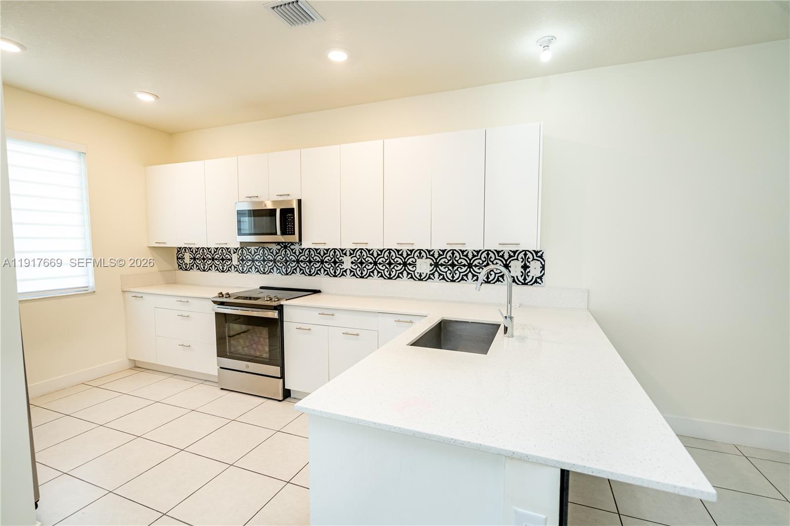 DOWNTOWN DORAL SOUTH PHAS - Residential