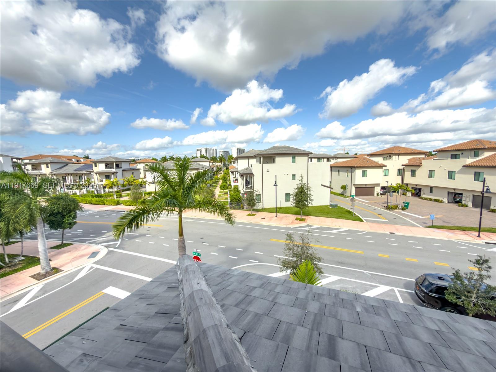DOWNTOWN DORAL SOUTH PHAS - Residential