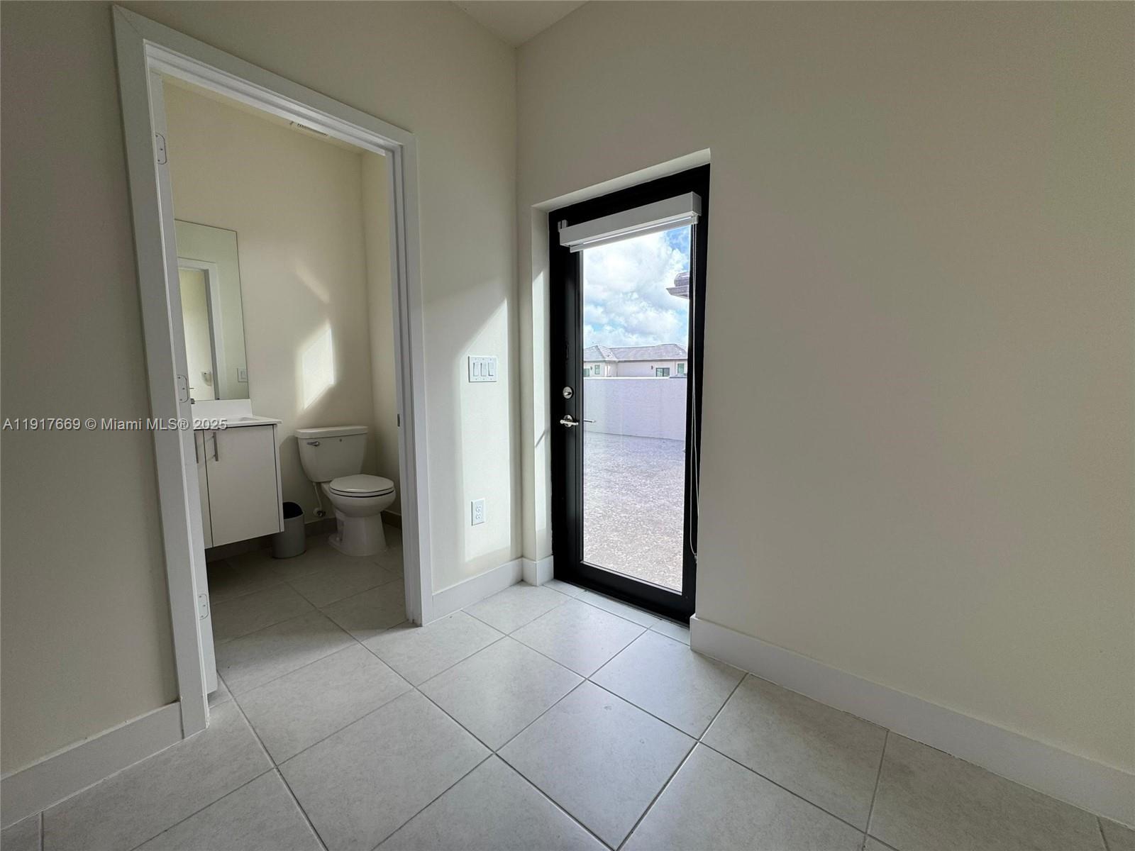 DOWNTOWN DORAL SOUTH PHAS - Residential