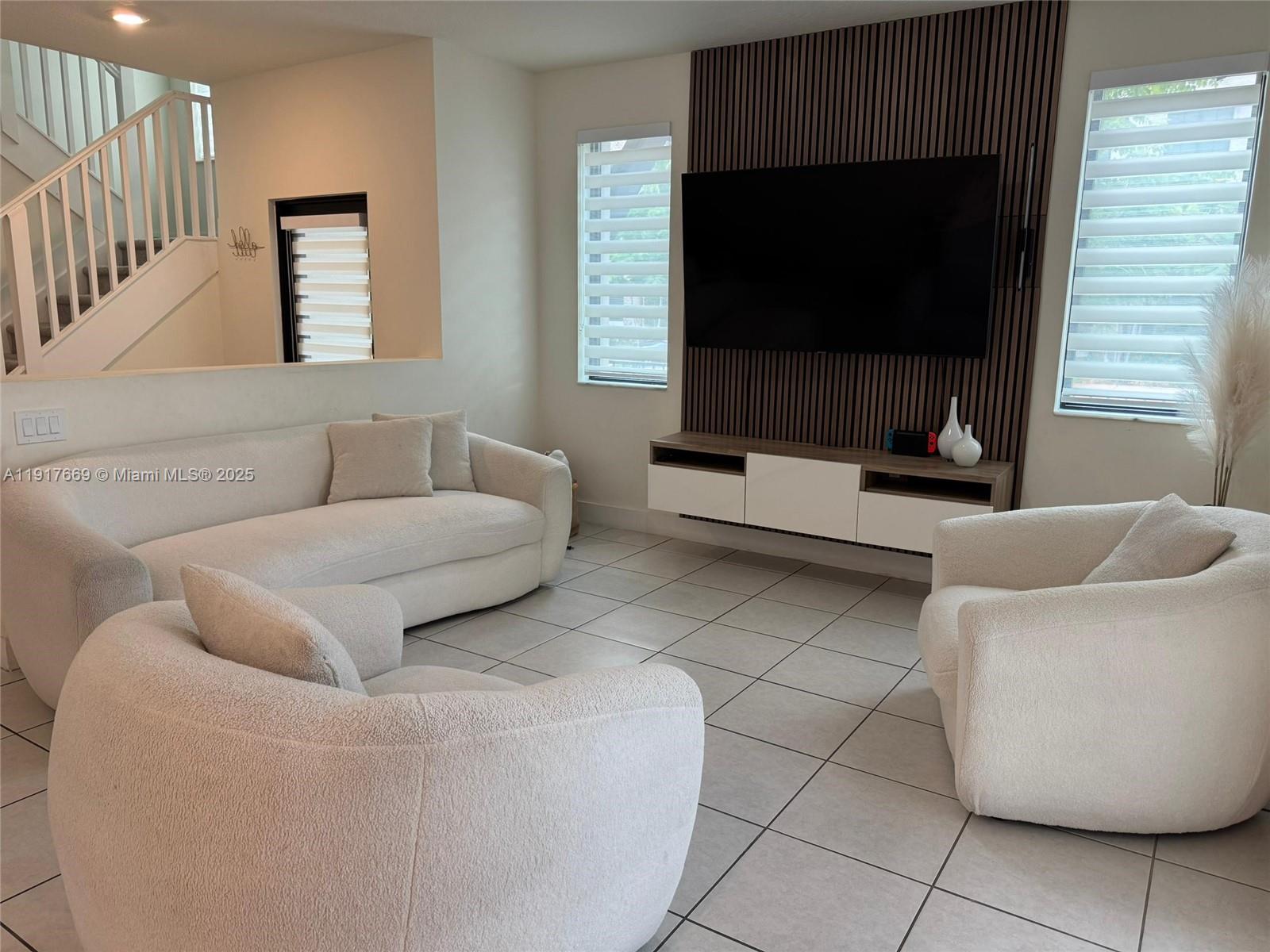 DOWNTOWN DORAL SOUTH PHAS - Residential