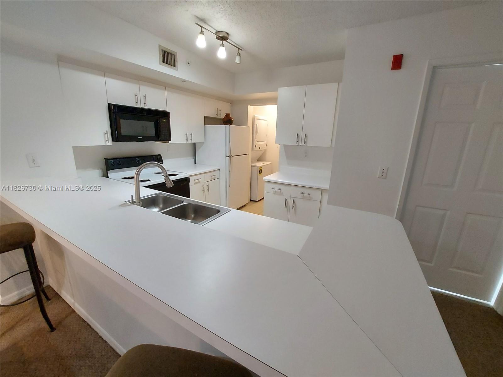 ROYAL GRAND CONDO - Residential