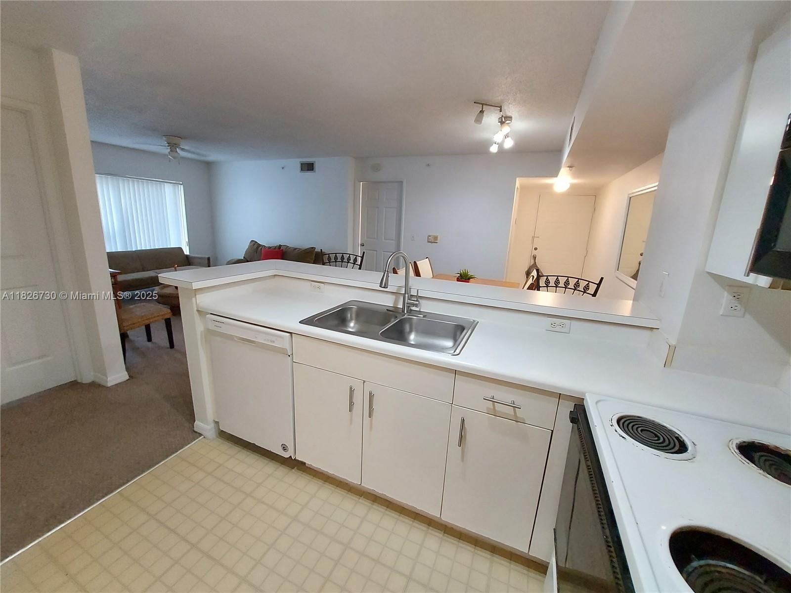 ROYAL GRAND CONDO - Residential