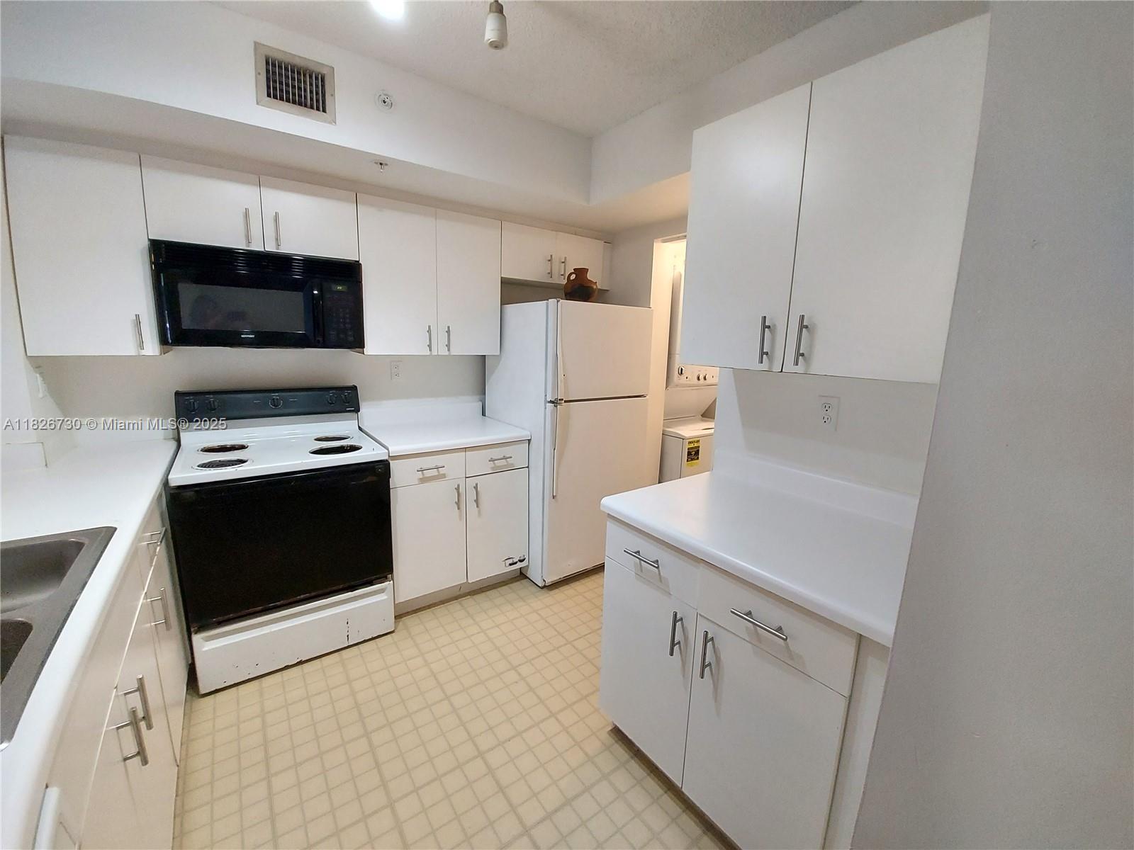 ROYAL GRAND CONDO - Residential