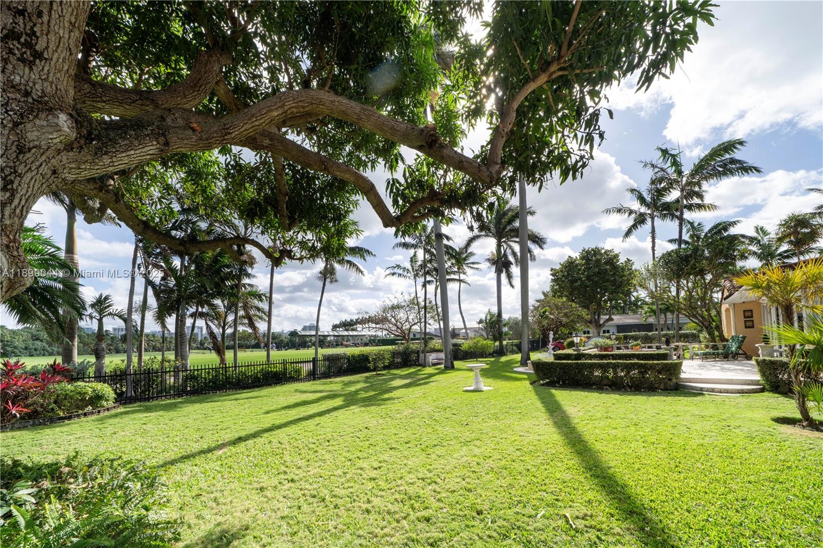 LA GORCE GOLF SUB - Residential Lease