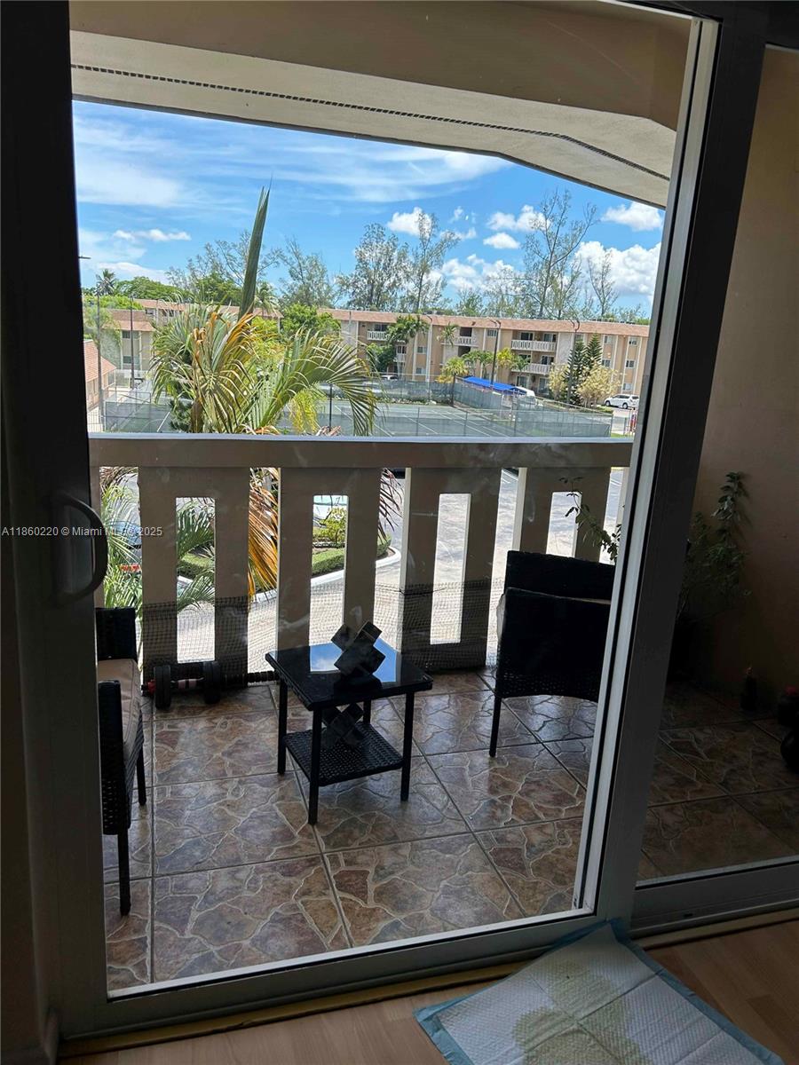 VILLAS OF MIAMI LAKES CON - Residential Lease